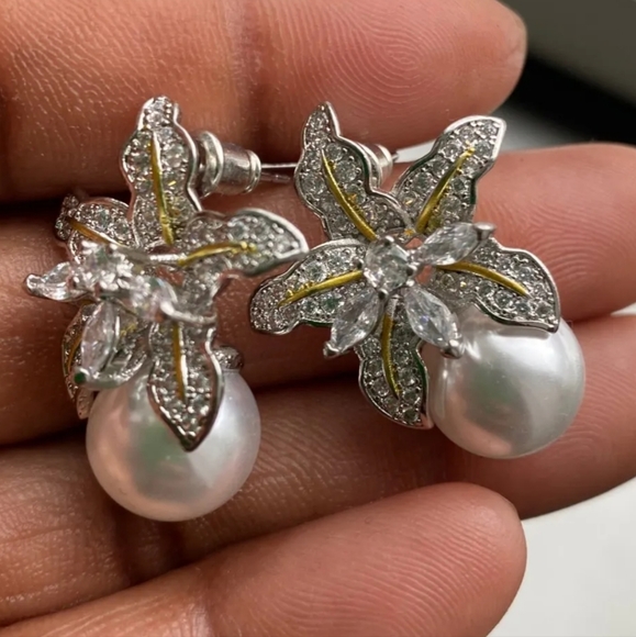 STUNNING orchid flower pearl earrings statement silver gold Crystal stones Stud - Picture 9 of 11